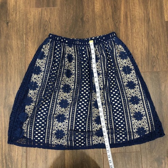 Blue Rain Rair Sz L Blue Floral Lace Outer Design Back Zip Knee Length Skirt - Picture 2 of 9